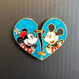 Disney Mickey Mouse & Minnie Mouse Connected Heart Trading Pin
